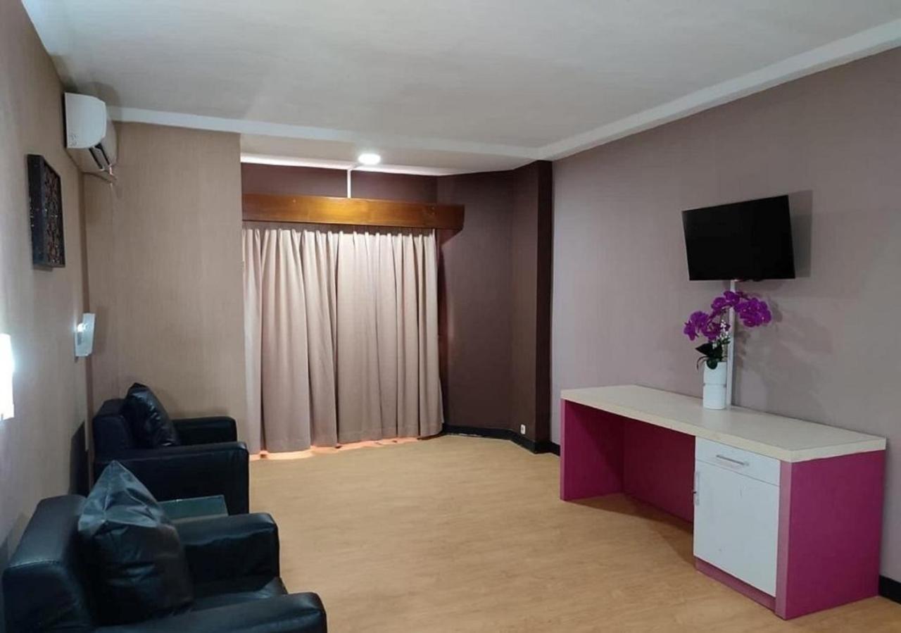 Collection O 1963 Hotel The New Benakutai Balikpapan  Exterior photo
